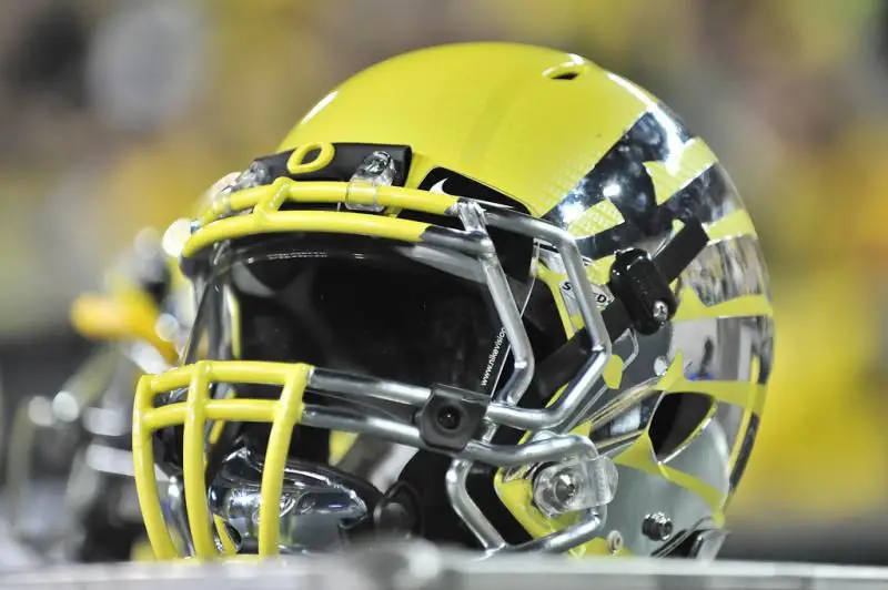 Top U of O Football Helmets: Style, Innovation, and Protection for Oregon Players