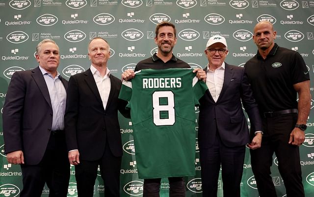 Cool fantasy football team names with aaron rodgers, check out these awesome team names now!