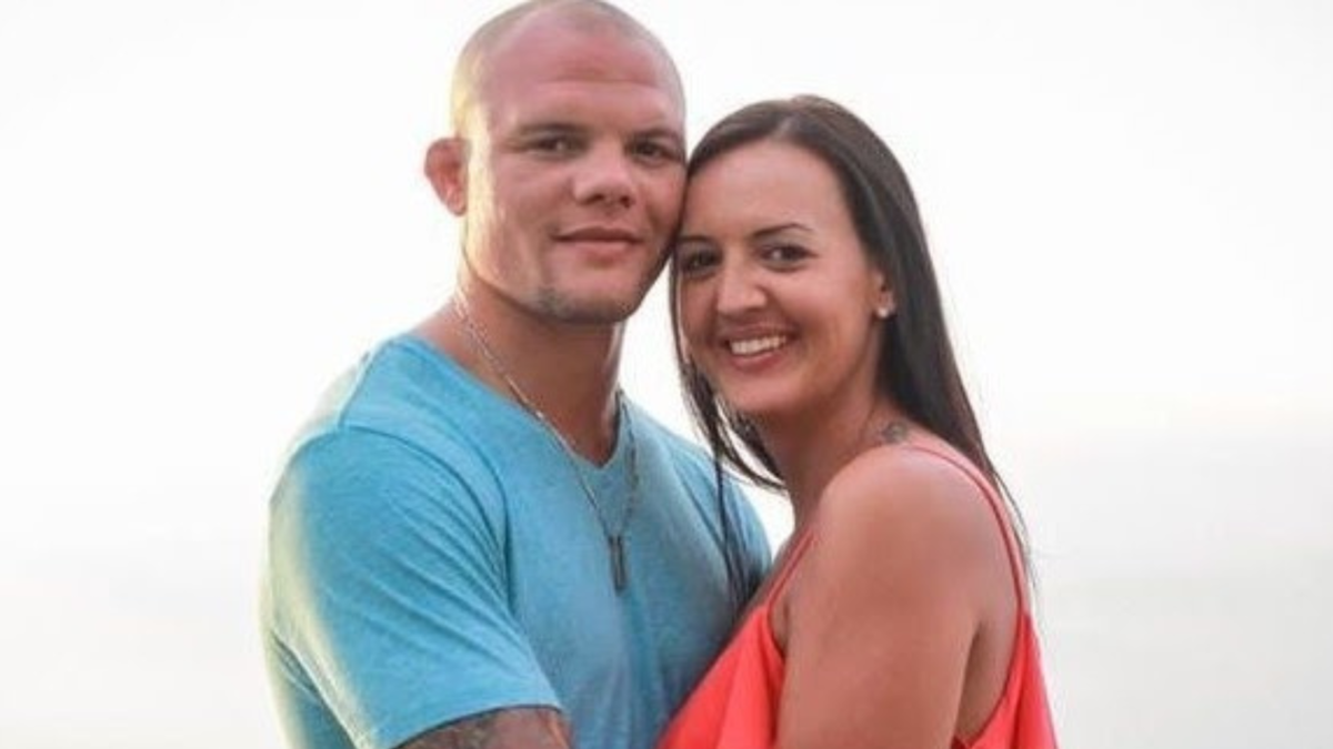 Who is Anthony Smith Wife? Get to Know Her Better Here