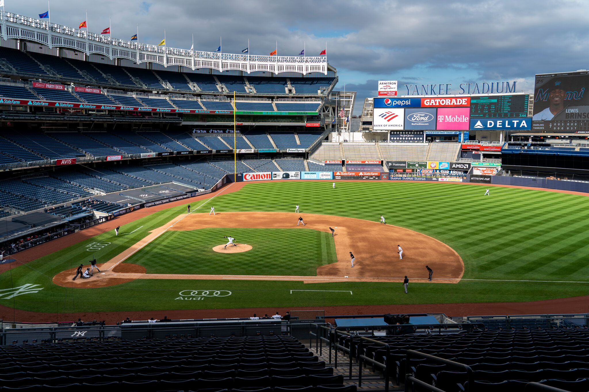 Whats the Yankee Stadium Seating Capacity? Get the Inside Scoop on Game Day!