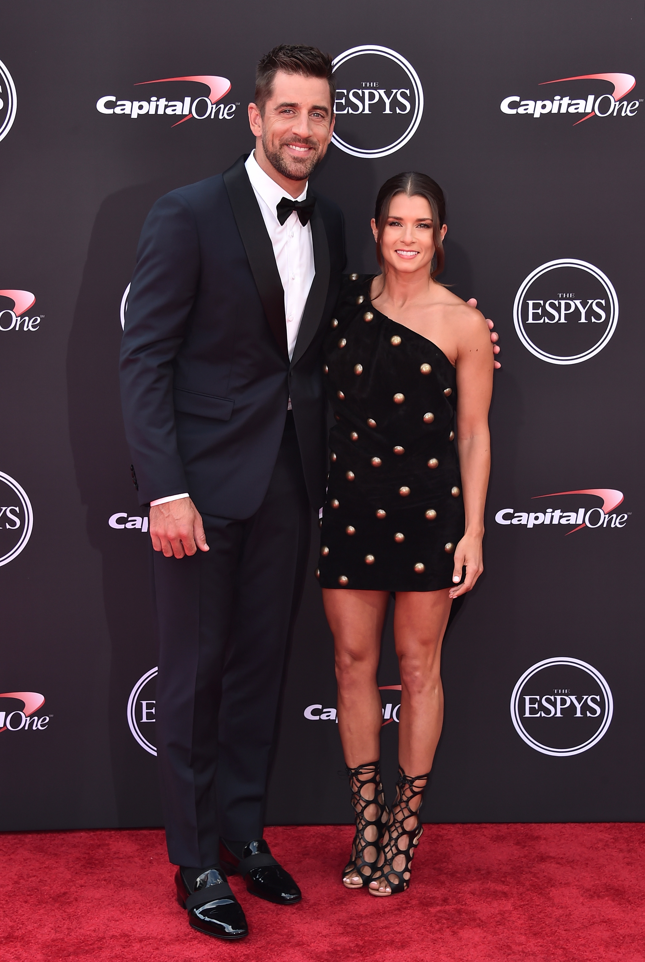 how old is aaron rodgers wife? Lets get the details now!