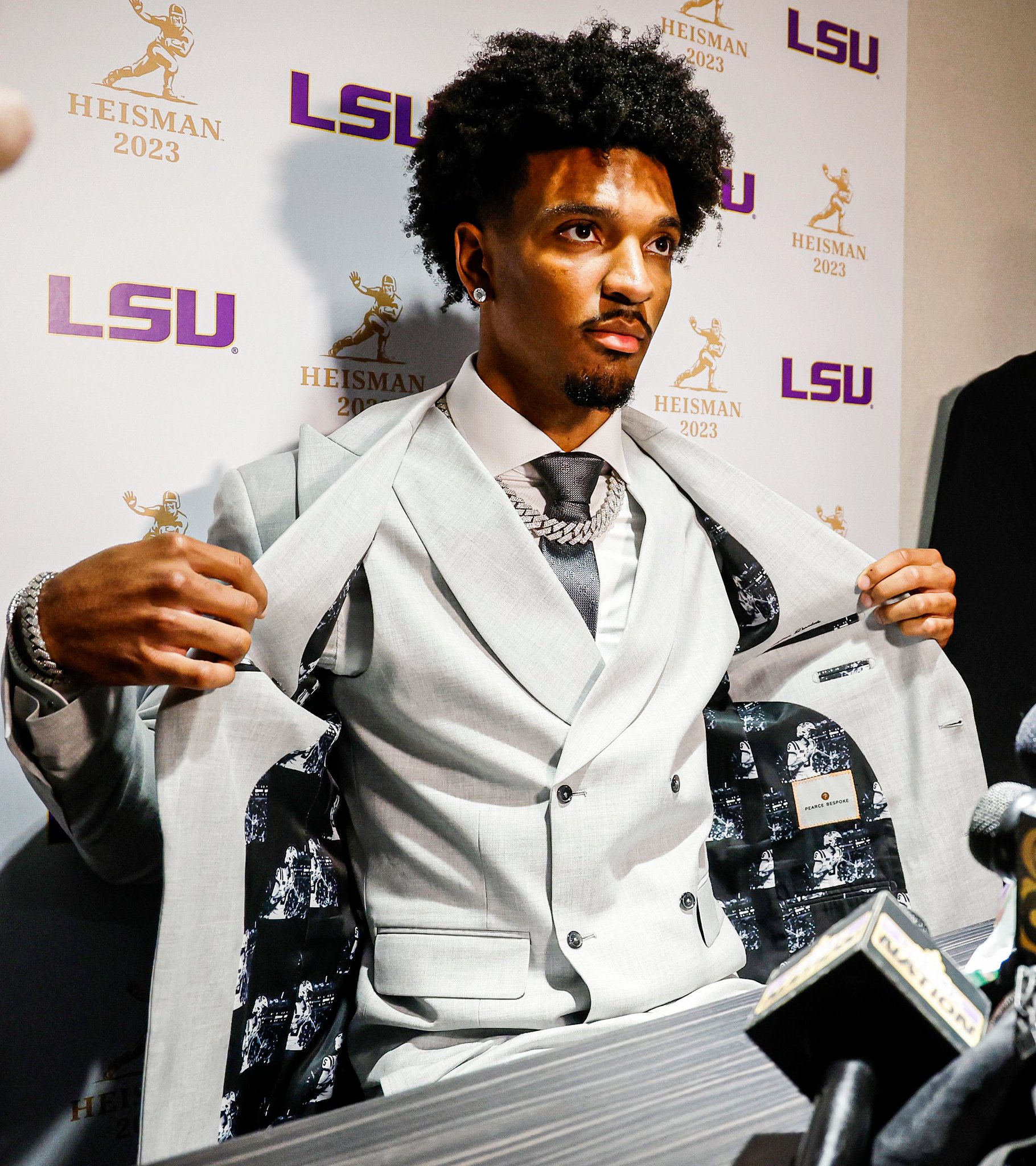 Rock the Jayden Daniels Heisman Jacket: Style Tips for Fans and Collectors