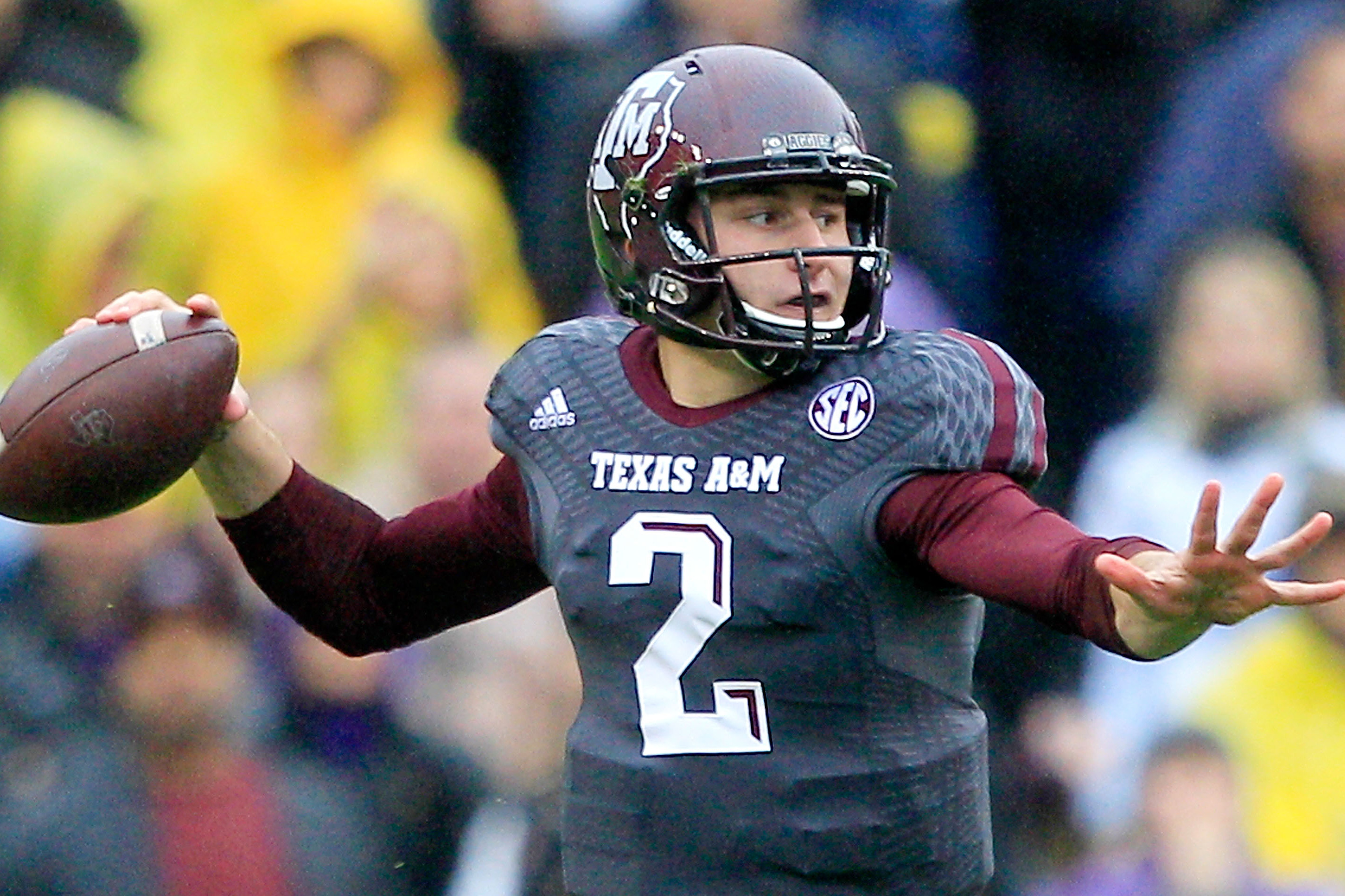 Discover Johnny Manziel Height and compare with Other Famous football Quaterback.