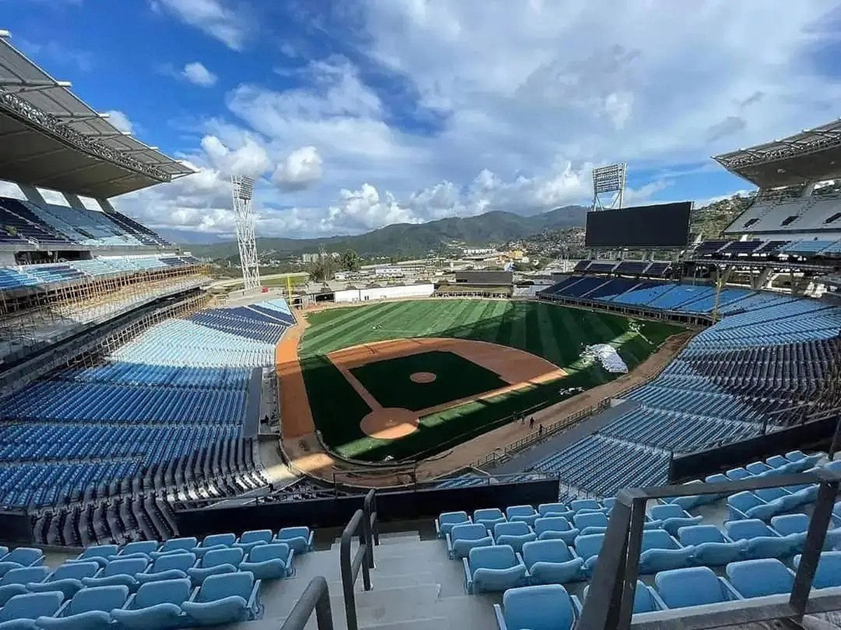 La Rinconada Baseball Stadium or Estadio Monumental: Whats better?